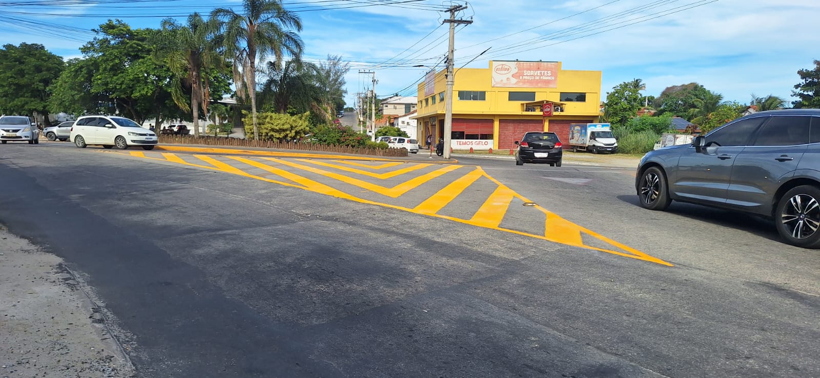 Sinalização das vias públicas de Araruama ganha revitalização com microesferas de vidro