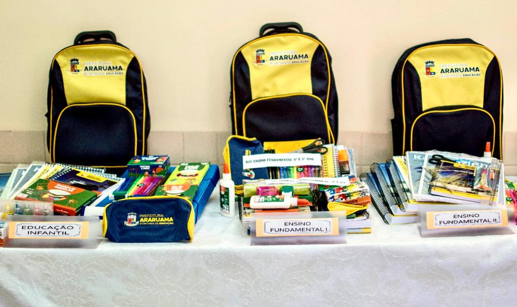 Prefeitura de Araruama entrega Kit Escolar para alunos e professores da Rede Municipal de Ensino do 6º ao 9º ano; estudantes também receberam Kit Higiene 
